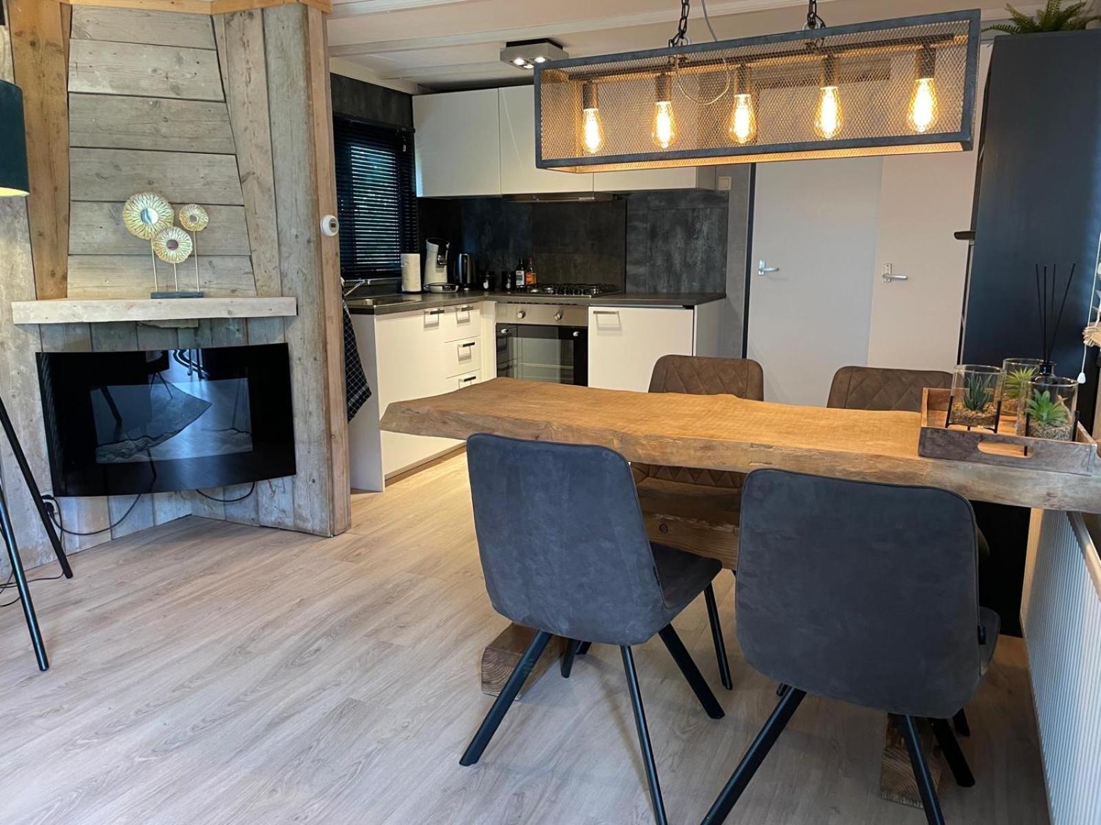 Uniek Chalet Op De Veluwe, In Bosrijke Omgeving. Putten Kültér fotó
